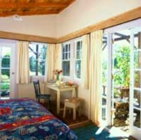 Leura Haven Homestead + Buttercup Oasis — accommodation