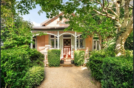 Leura Haven Homestead + Buttercup Oasis — photo 3